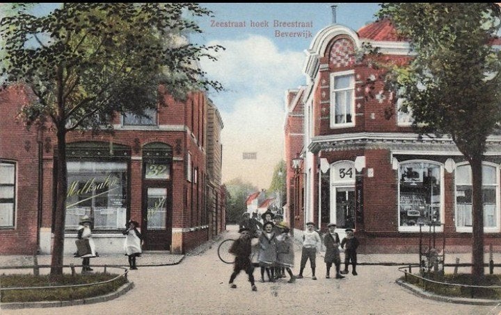 Beverwijk Zeestraat hoek Breestraat 1914 veel kinderen, Verzenden, Voor 1920, Gelopen, Noord-Holland