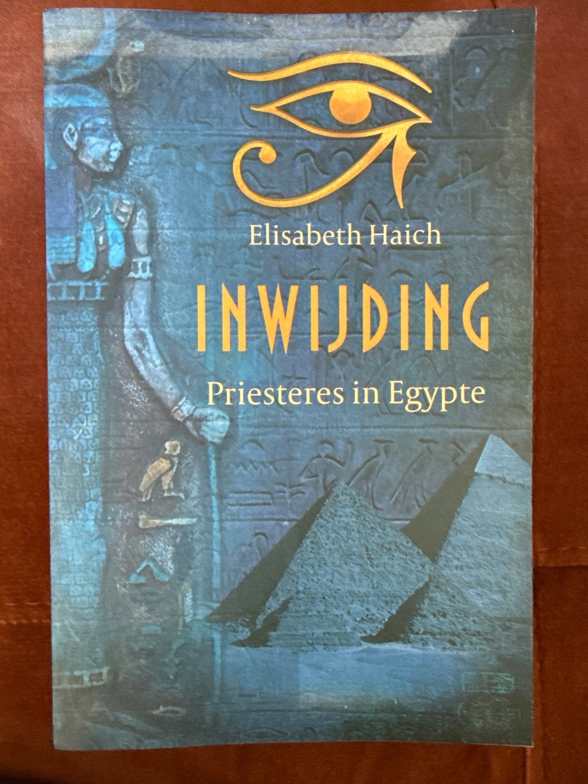 Inwijding: Priesteres in Egypte - Elisabeth Haich, Boeken, Ophalen of Verzenden, Gelezen, Spiritualiteit algemeen, Verhaal of Roman