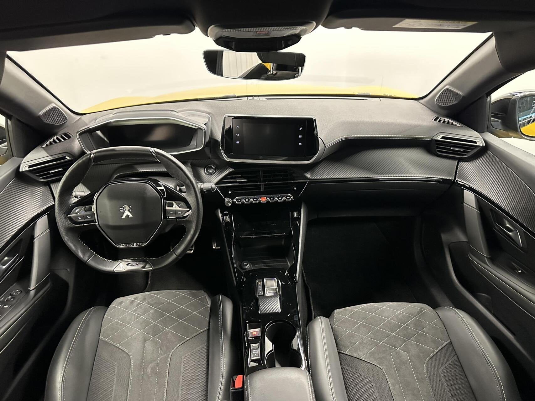 Peugeot e-208 EV GT 350 50 kWh NAVI CARPLAY 13000 KM SOH 100, Auto's, 136 pk, Gebruikt, Zwart, Geel