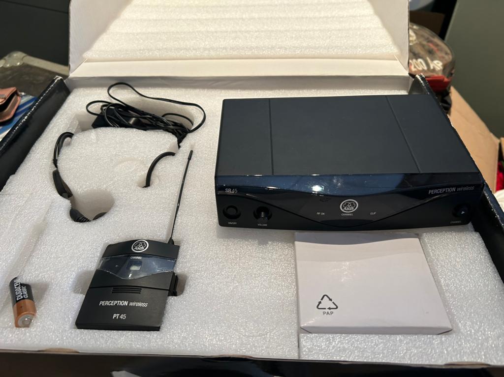 Headset microfoon AKG Perception set draadloos, Muziek en Instrumenten, Microfoons, Ophalen of Verzenden, Zo goed als nieuw