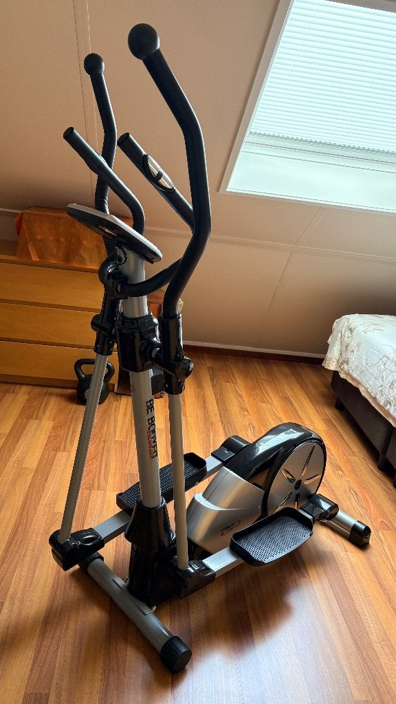 Hometrainer en halter van 8 kg, Ophalen, Benen, Gebruikt, Metaal