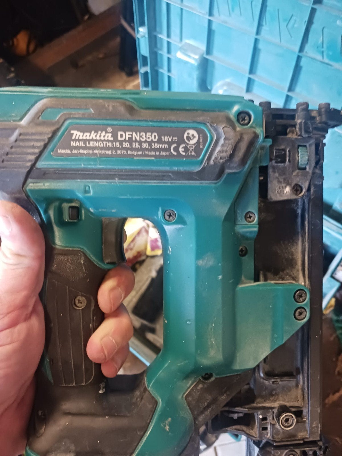 makita DFN 350 takker in nette staat, Ophalen of Verzenden, Zo goed als nieuw