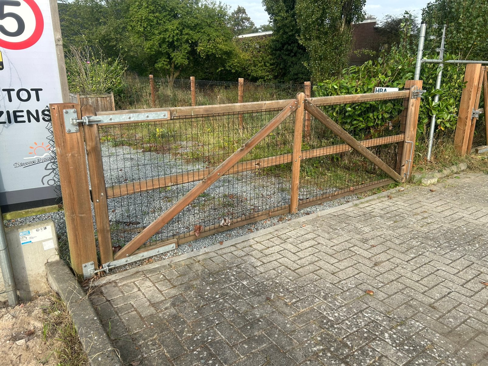 Houten poort, toegangshek voor terrein, Tuin en Terras, Ophalen, Zo goed als nieuw, Hout, Tuinhek
