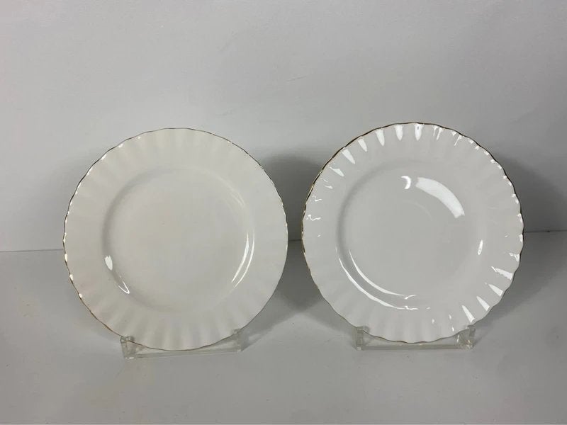 Royal Albert Val D’Or – Set van 2 Borden, Gebruikt, Ophalen of Verzenden, Overige stijlen, Nvt