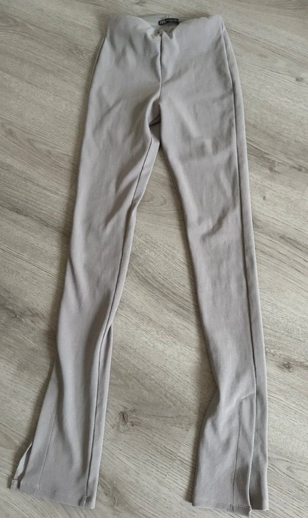 Zara grijze legging met stretch en split aan onderkant, Legging, Maat 36/38 (S), Verzenden, Zo goed als nieuw