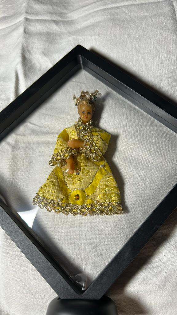 Antiek religie was beeldje in beschermfolie lijst 18 x 18 cm, Ophalen of Verzenden