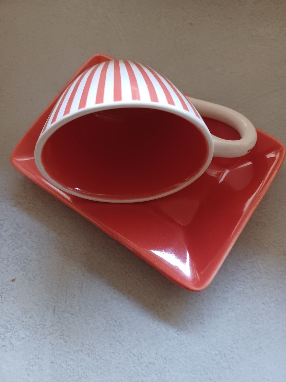 Vintage Yves Rocher espressokop & schotel, Gebruikt, Keramiek, Ophalen of Verzenden, Overige stijlen