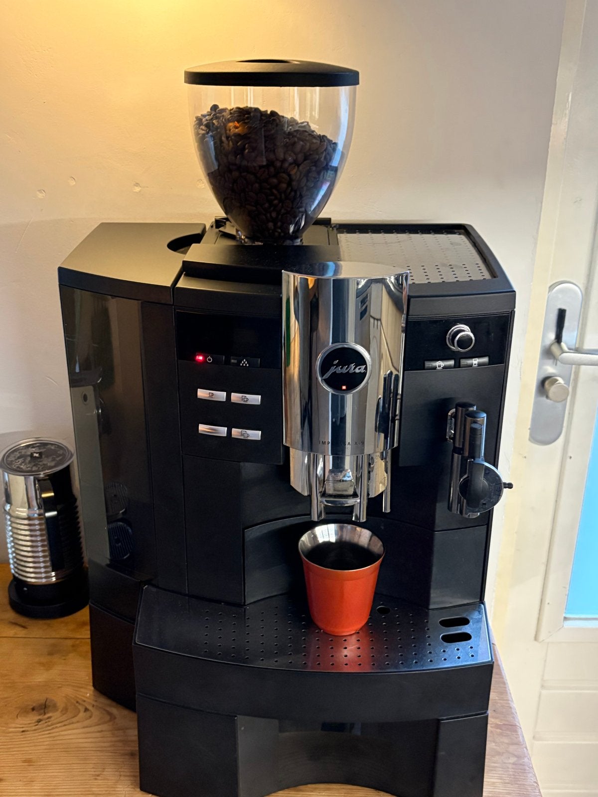 Jura XS9 met defect - voor reparatie of onderdelen, Ophalen, Niet werkend, Koffiemachine, Koffiebonen