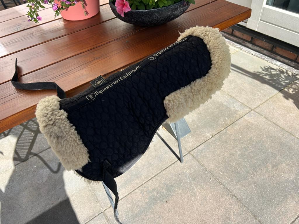 Zadelonderlegger bont BR Equestrian equipment, Dieren en Toebehoren, Paarden en Pony's | Dekens en Dekjes, Gebruikt, Overige typen