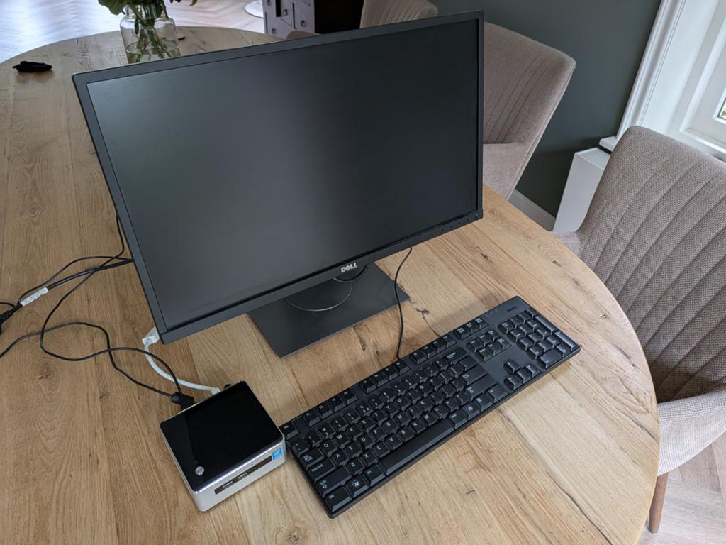 Complete pc-set: Intel NUC i5 (8GB RAM) + Dell 23" Mo, Computers en Software, Desktop Pc's, Ophalen, Gebruikt, HDD, Met monitor