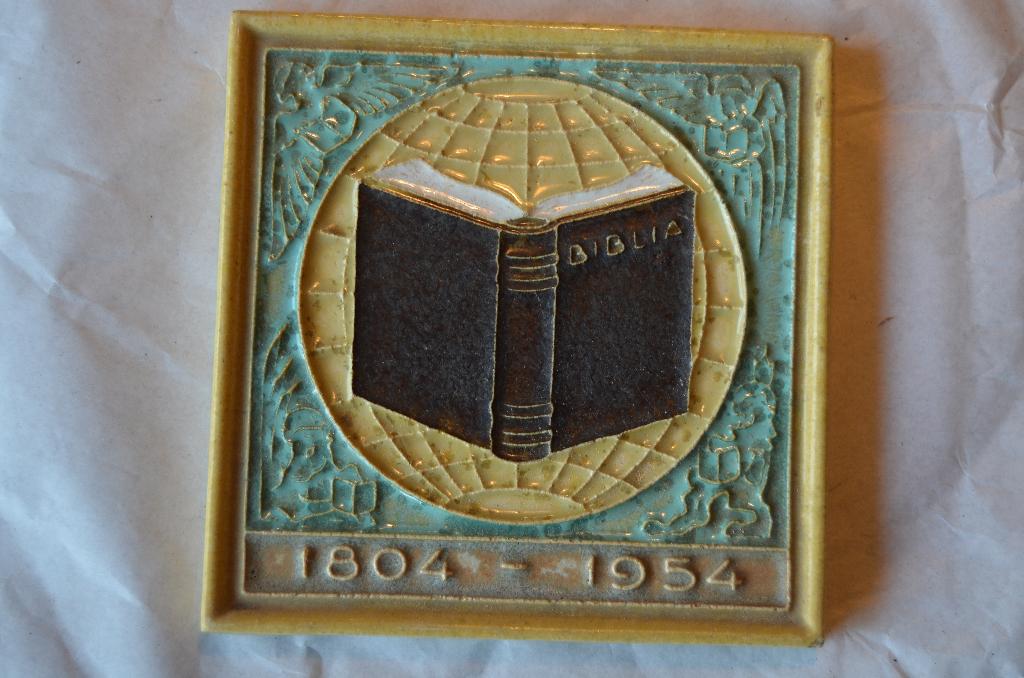 Delftse tegel 150 jaar bijbelgenootschap 1954, Antiek en Kunst, Antiek | Wandborden en Tegels, Ophalen of Verzenden