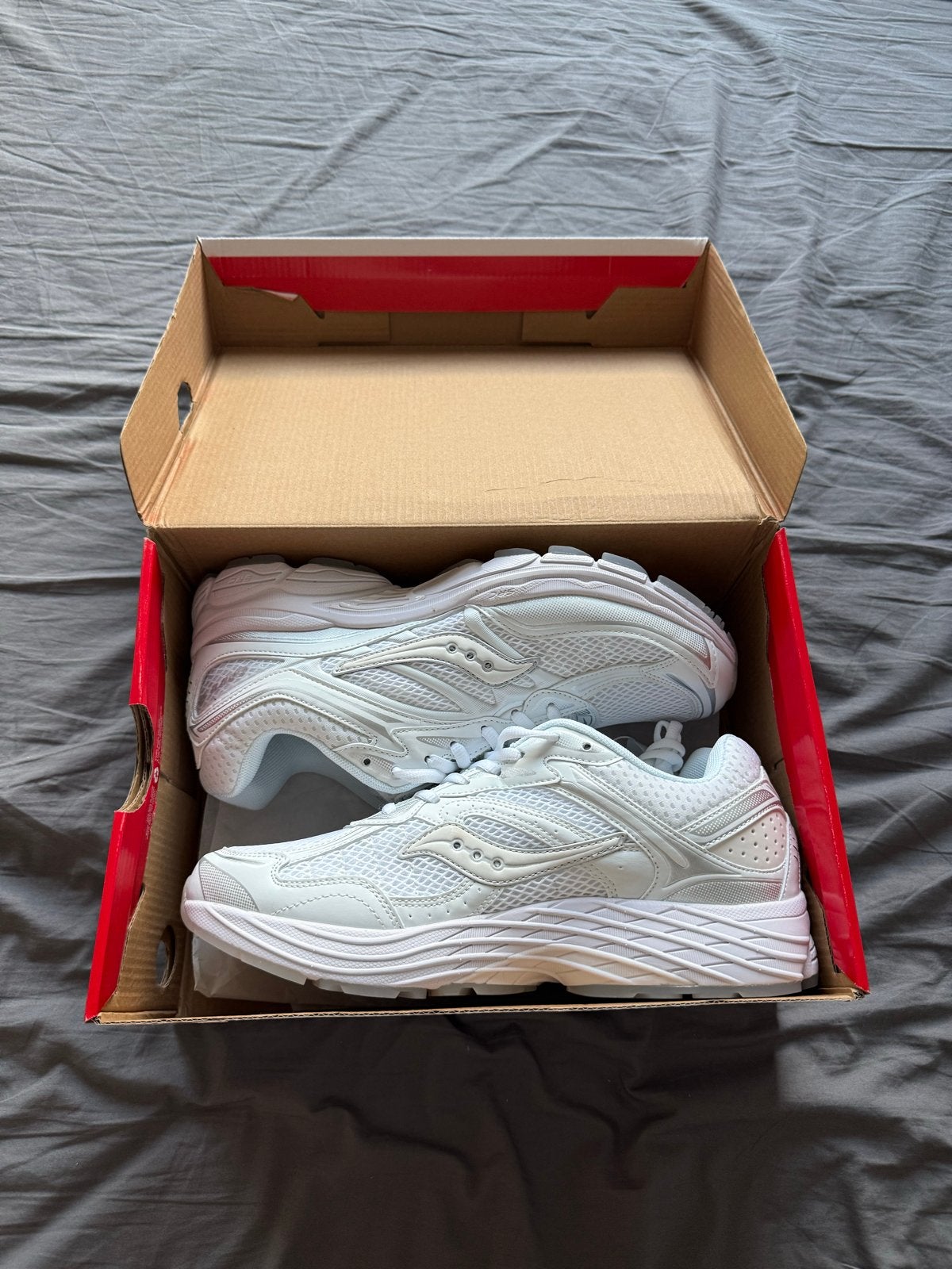 Saucony Omni 9 Witte Sneakers - Nieuw met prijskaartje, Ophalen of Verzenden, Nieuw, Wit, Sneakers of Gympen