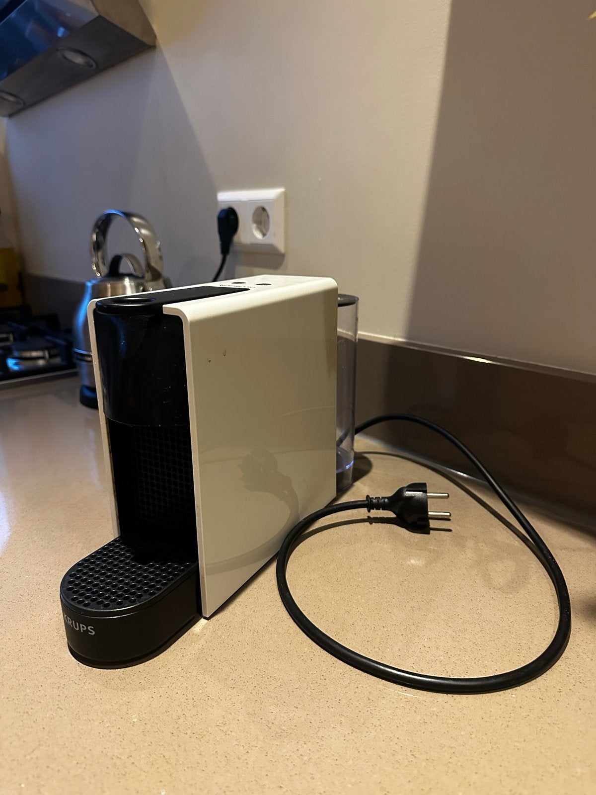 Nespresso Krups Essenza Mini - Compacte Espresso Machine, Gebruikt, Espresso apparaat, Ophalen of Verzenden, 1 kopje