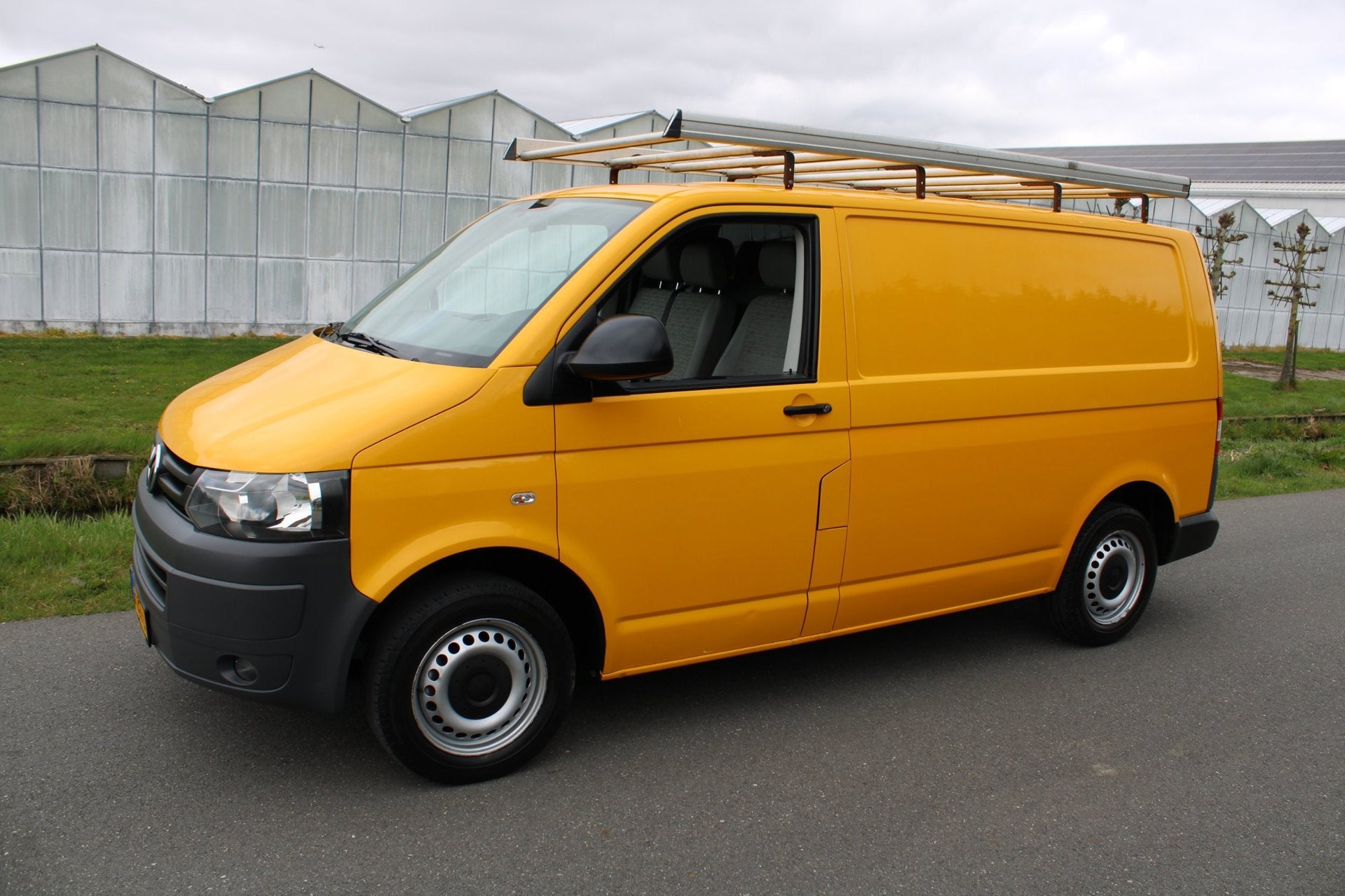 Volkswagen Transporter 2.0 TDI L1H1 T800 met Airco en Naviga, Voorwielaandrijving, Euro 5, Gebruikt, 4 cilinders