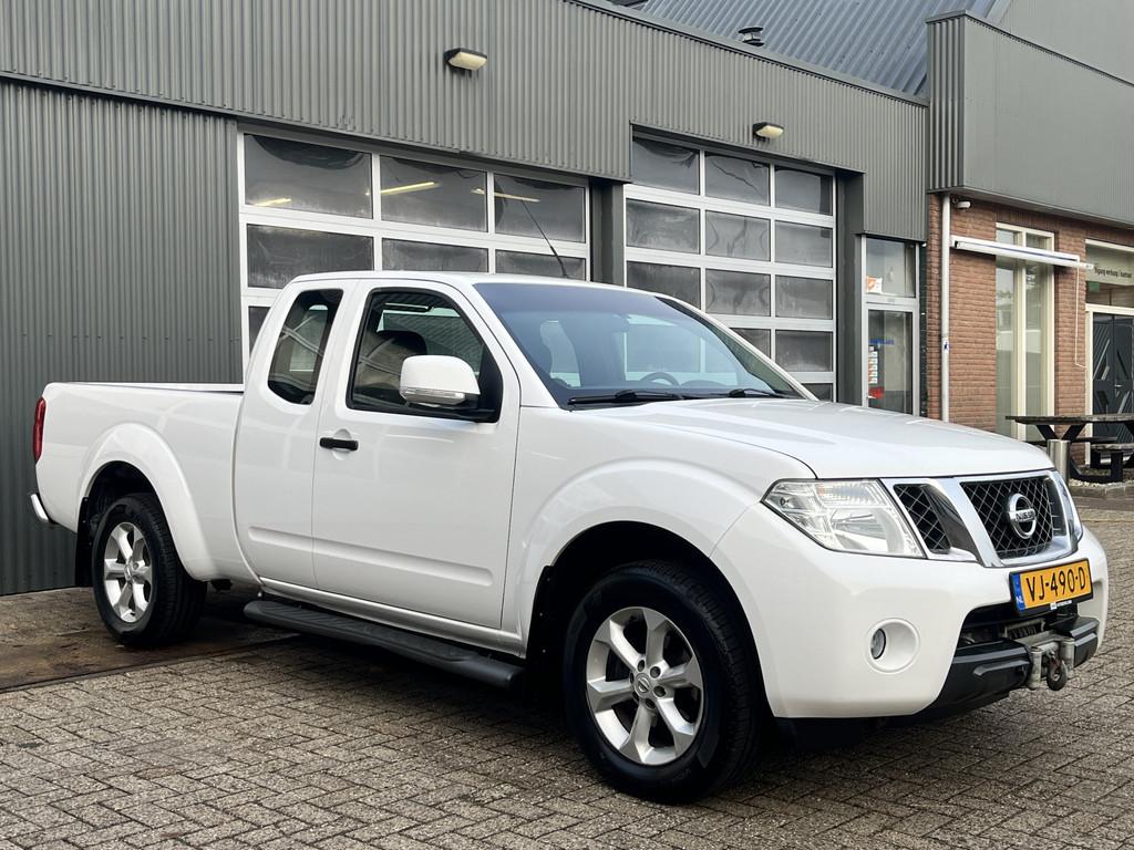 Nissan Navara 2.5 dCi SE King Cab Airco Cruise controle Trek, Euro 5, Stof, Gebruikt, Wit