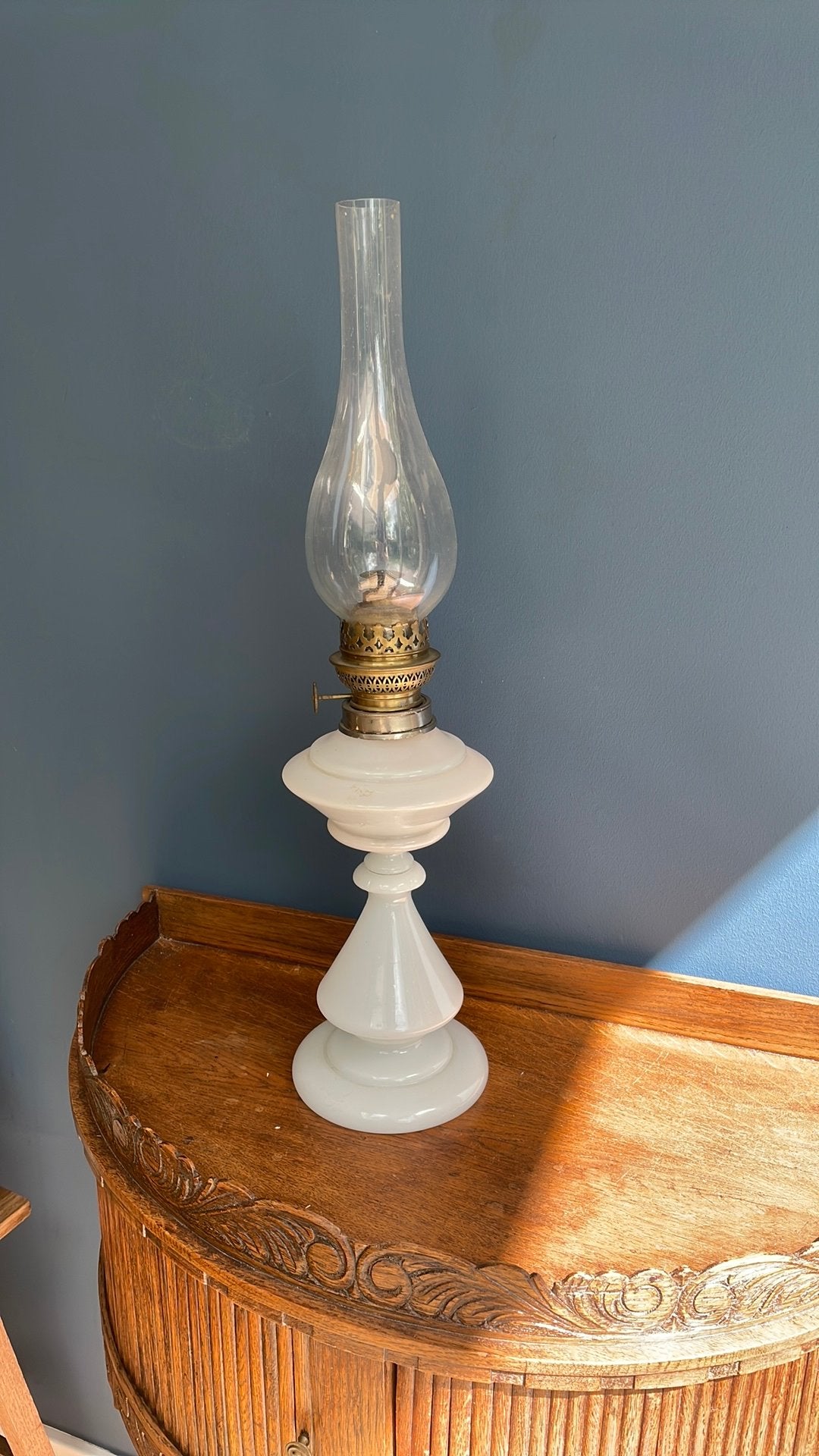 Prachtige witte petroleumlamp, Ophalen of Verzenden