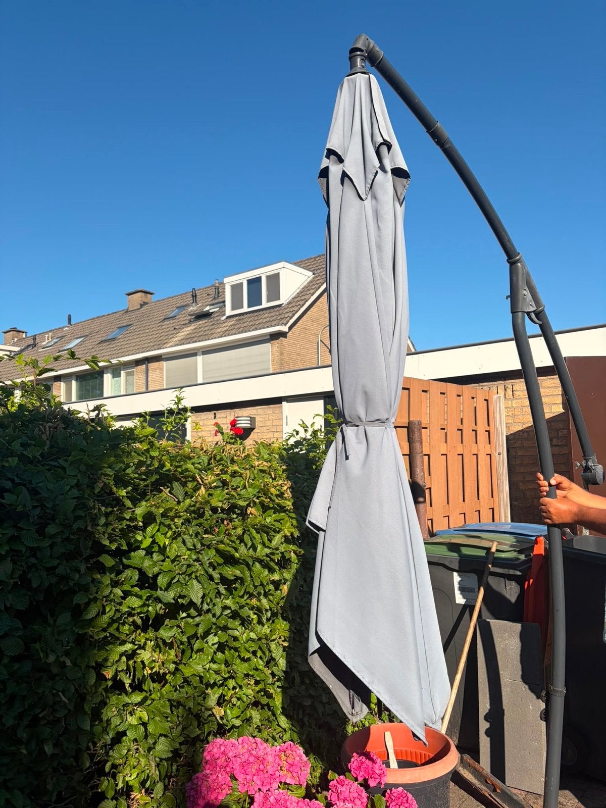Parasol te koop - Zo goed als nieuw, Ophalen, Kantelbaar, 2 tot 3 meter, Zweefparasol
