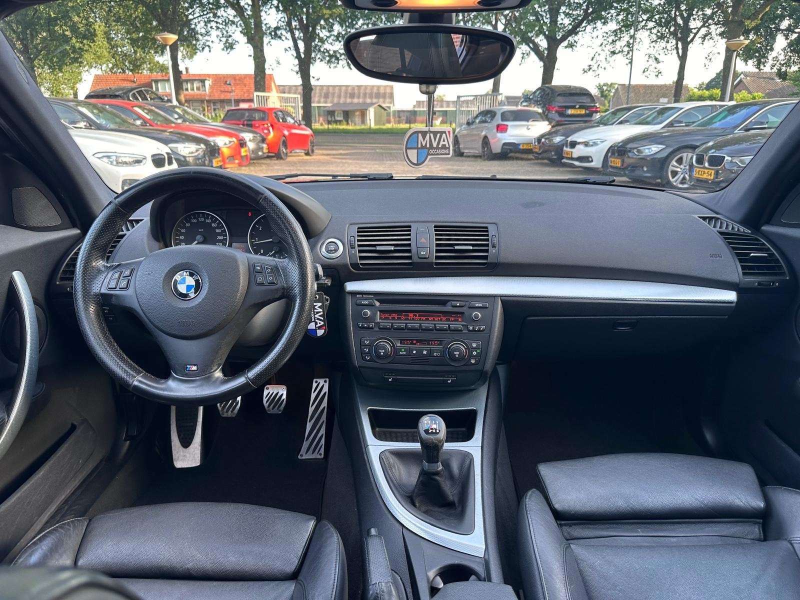 BMW 1-serie 120i M Sport|Nieuwe Ketting + Klepseals|Dakje|Cl, Auto's, BMW, Achterwielaandrijving, Zwart, 4 cilinders, 150 pk