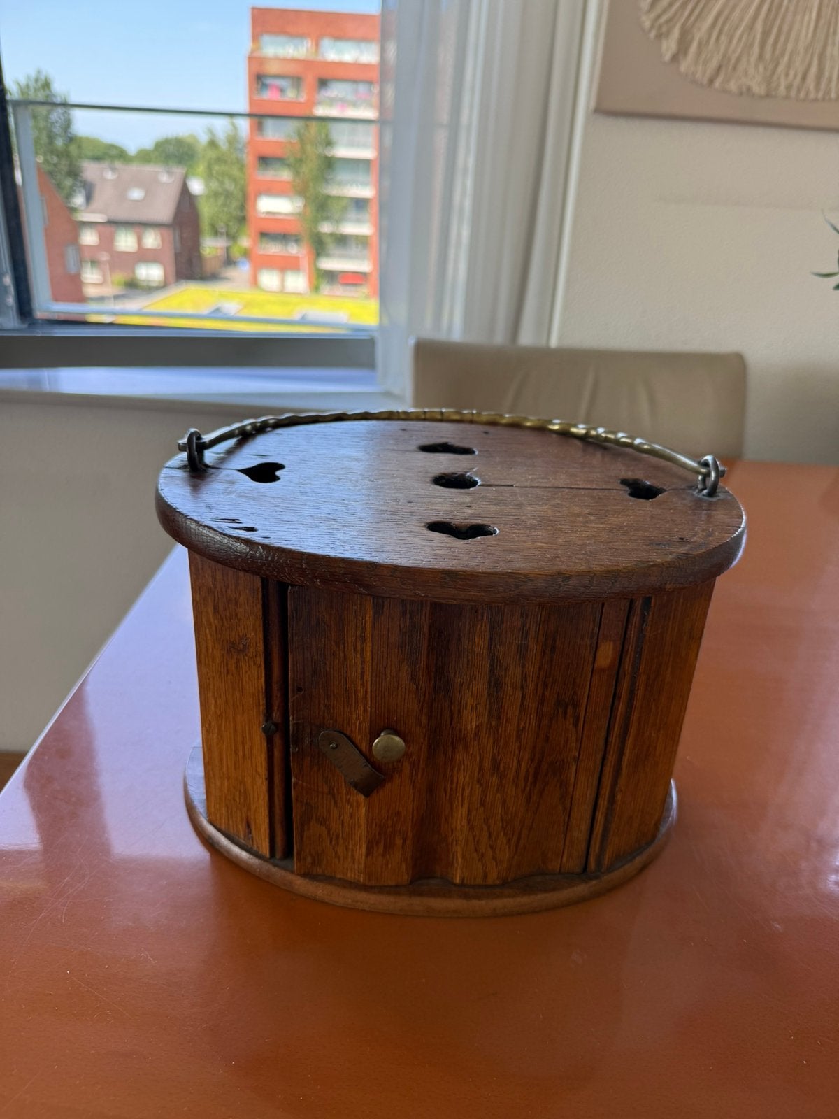 Antieke houten voetenstoof / stoof met koperen hengsel, Ophalen