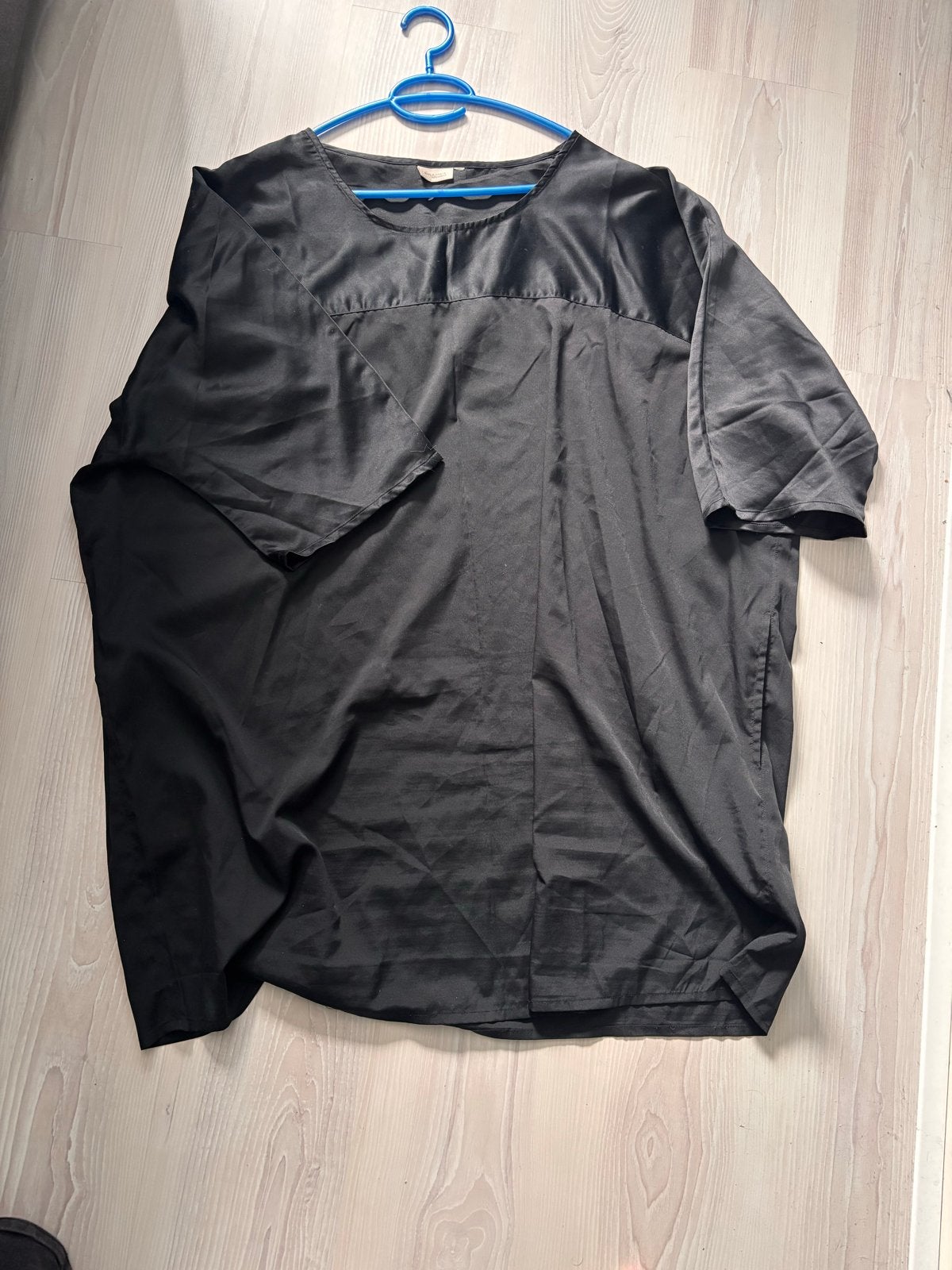 Zwarte satijnen tuniek/jurk, maat, Kleding | Dames, Grote Maten, Verzenden, Zo goed als nieuw, Zwart, Blouse of Tuniek