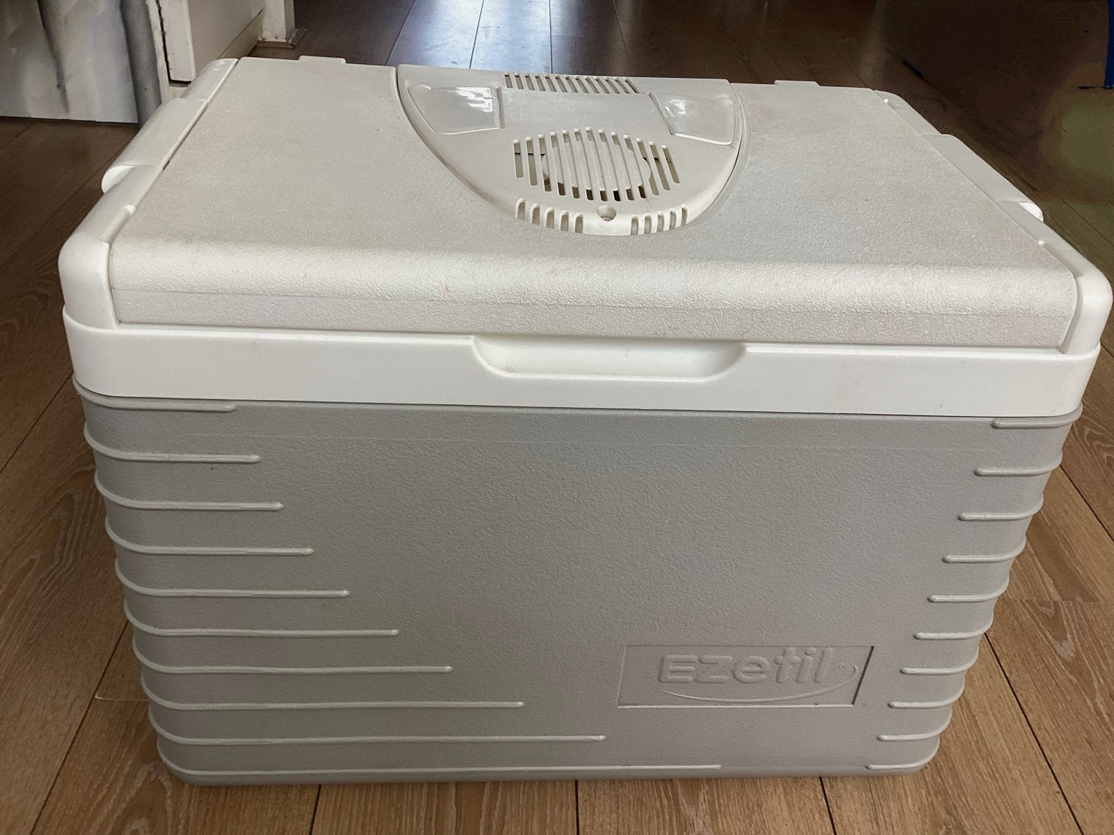 Ruime Ezetil E45 (vaste prijs)  koelbox - 12V en 230V, Caravans en Kamperen, Koelboxen, Ophalen, Gebruikt, Koelbox, Elektrisch