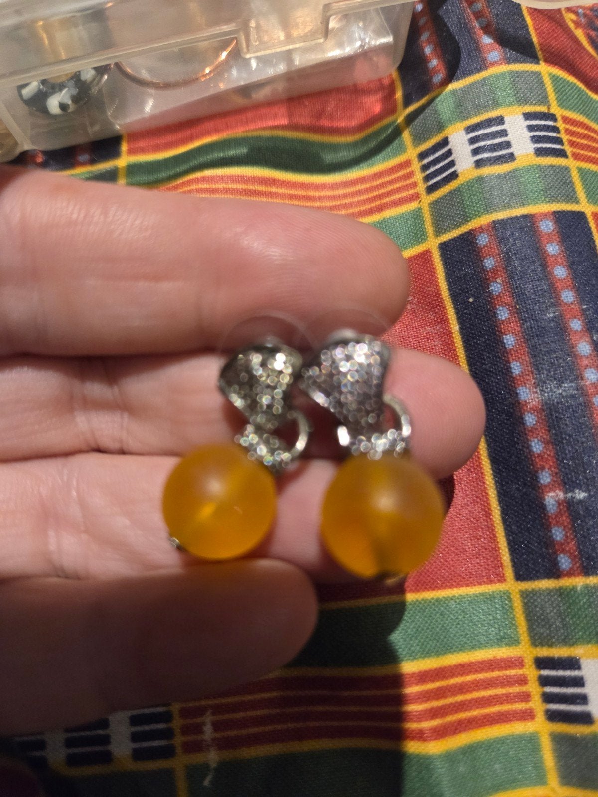 Oorbellen met oranje kralen - Zo goed als nieuw, Overige materialen, Hangers, Oranje, Ophalen of Verzenden