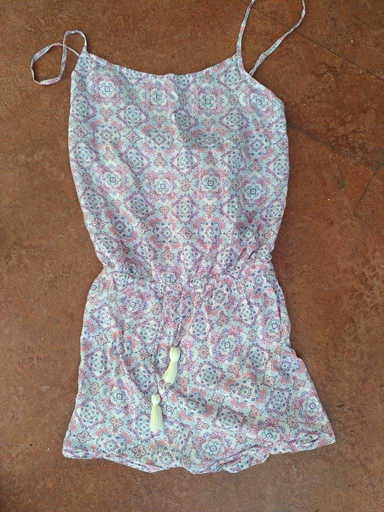 Playsuit H&M maat M met kwastjes en verstelbare bandjes, Kleding | Dames, Jumpsuits, Maat 38/40 (M), H&M, Meerkleurig, Ophalen of Verzenden