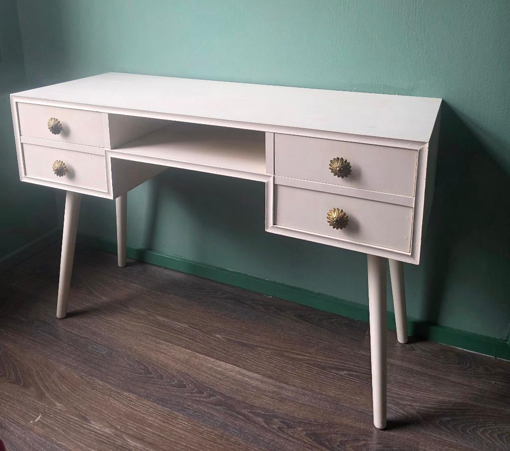 Desk / Beauty desk, Ophalen of Verzenden, Zo goed als nieuw, Stoel(en)
