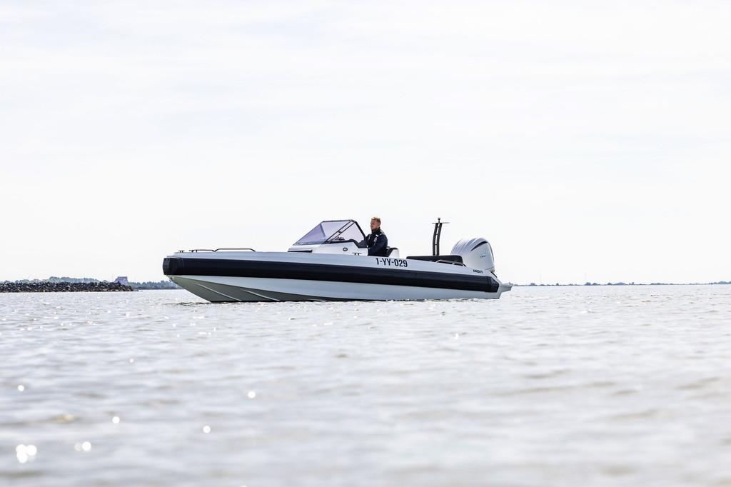 IRON 707 Met 250 PK Yamaha, 6 meter of meer, Nieuw, 200 pk of meer, Polyester
