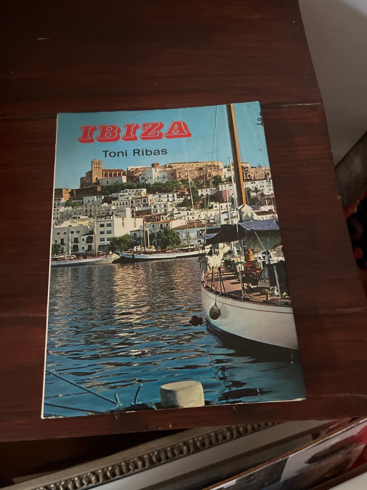 Ibiza Reisgids door Toni Ribas, Verzenden, Europa, Reisgids of -boek, Gelezen