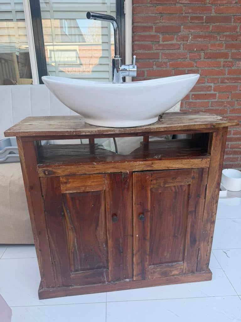 Houten badkamerkast met spoelbak en goedwerkende kraan, Ophalen, (Half)hoge kast, Minder dan 50 cm, Gebruikt