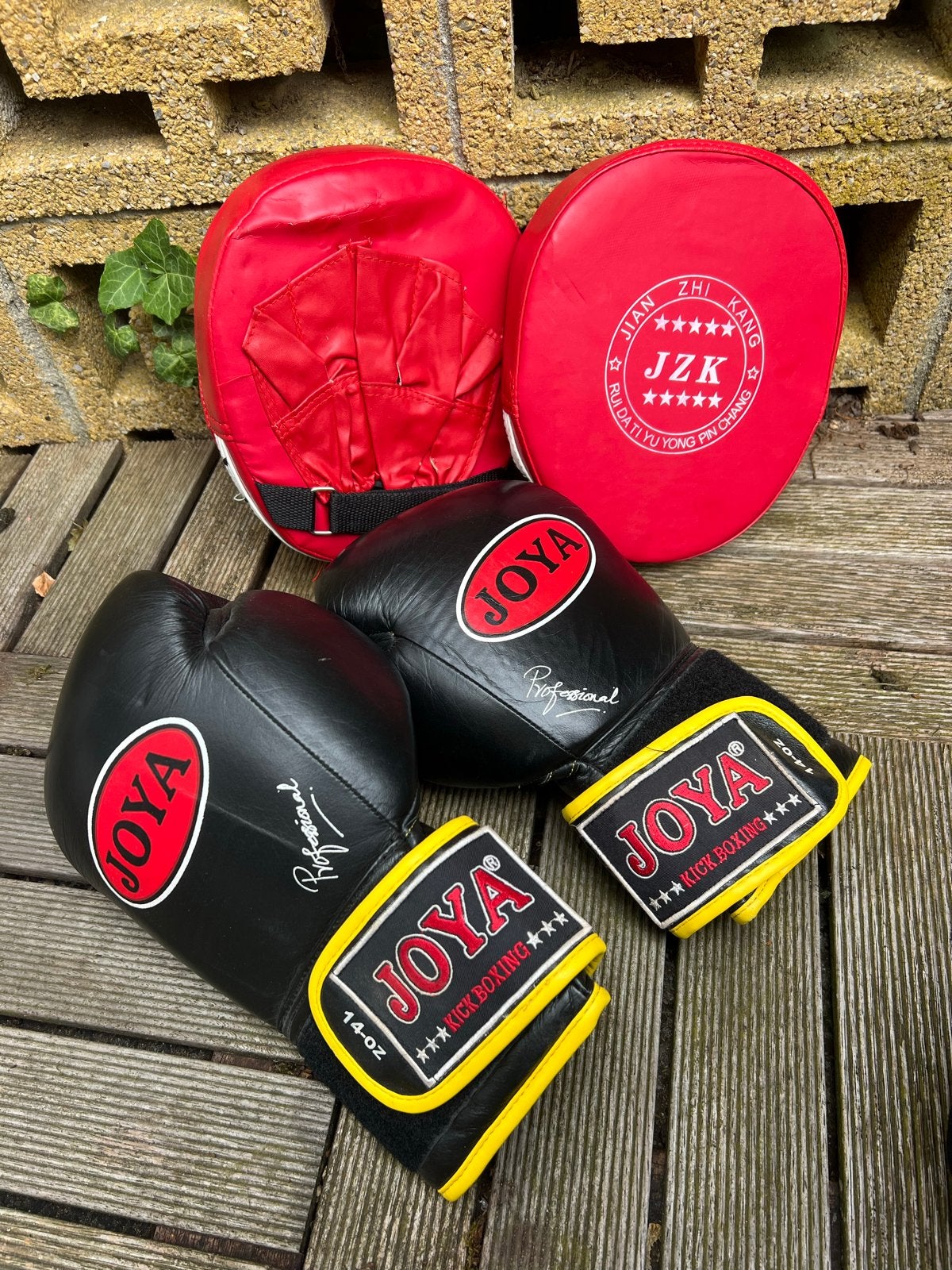 Joya Kickbokshandschoenen en stootpads, Gebruikt, Overige, Maat XS of kleiner, Vechtsportbescherming