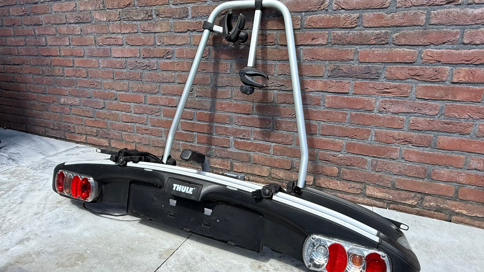 Thule EuroClassic 908 Fietsendrager – 2 Fietsen – Kantelbaar, Ophalen, Zo goed als nieuw