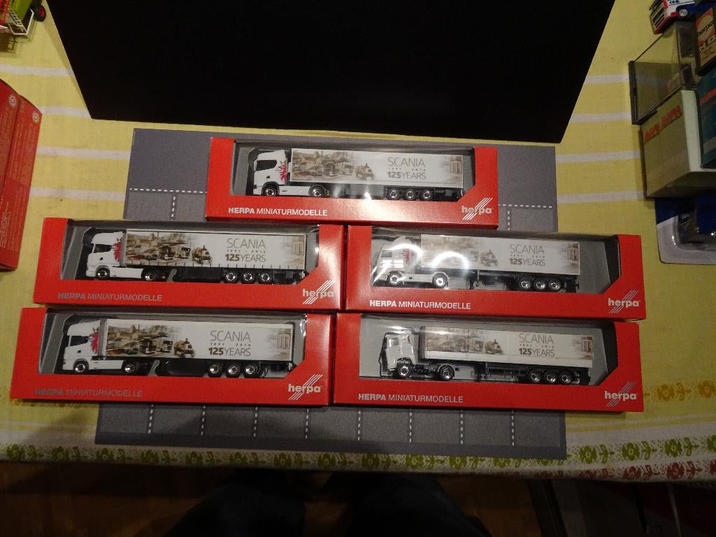 666 herpa scania 125 jaar editie 5 stuks 111 r 4 serie 1:87, Hobby en Vrije tijd, Ophalen of Verzenden, Nieuw, Bus of Vrachtwagen