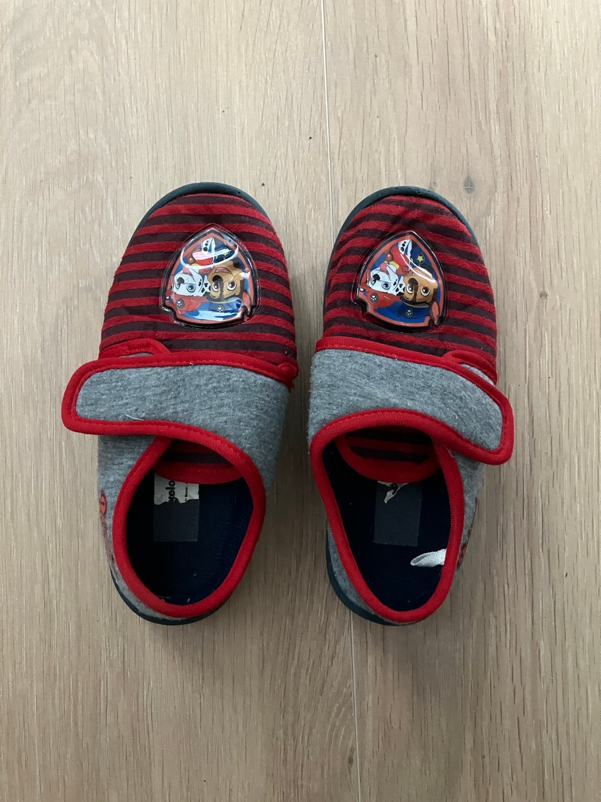 GRATIS Paw Patrol gestreepte pantoffels maat 27/28, Ophalen, Gebruikt, Jongen of Meisje, Schoenen