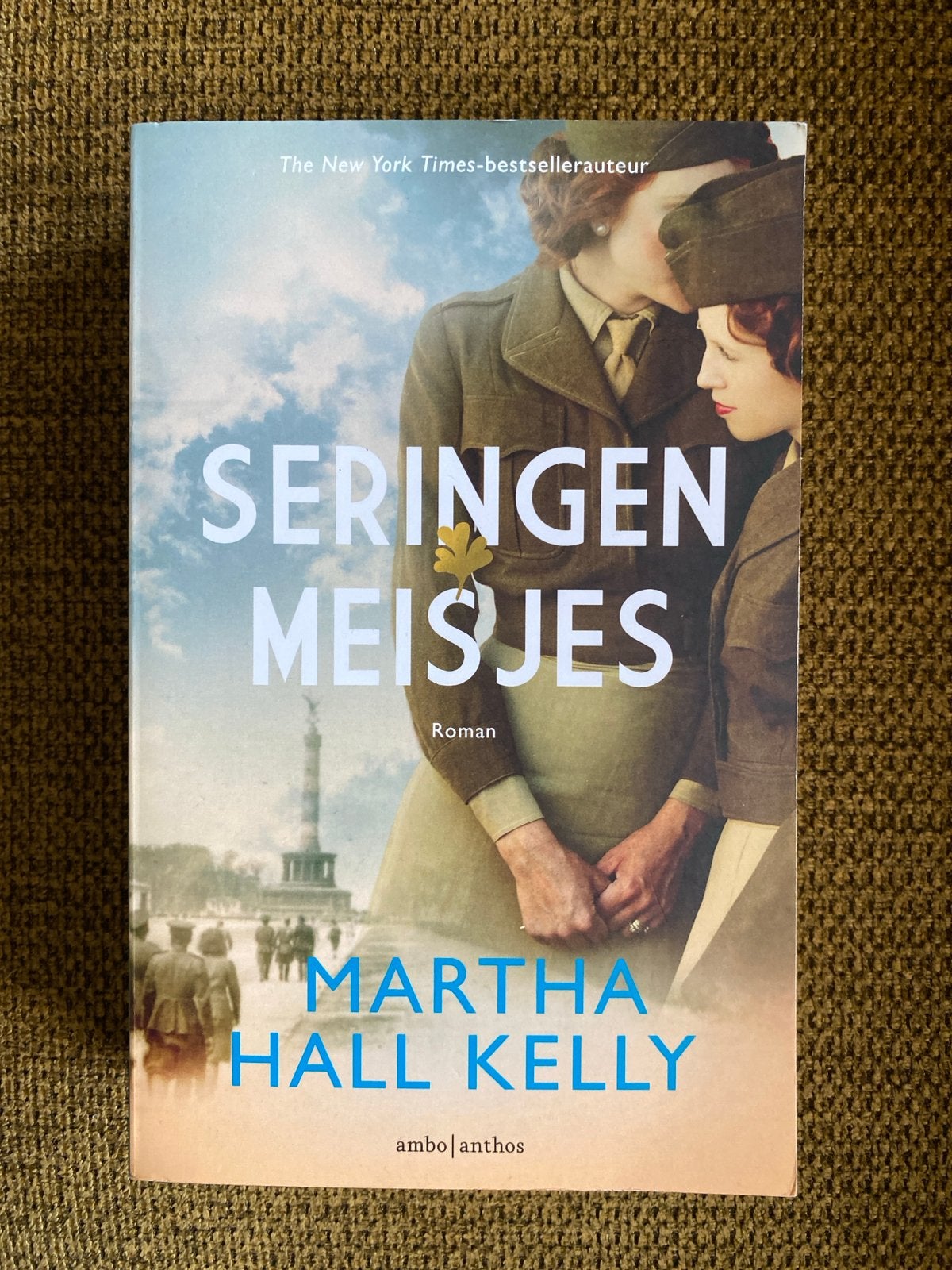 Martha Hall Kelly - Seringenmeisjes, Boeken, Martha Hall Kelly, Ophalen of Verzenden, Zo goed als nieuw, Amerika