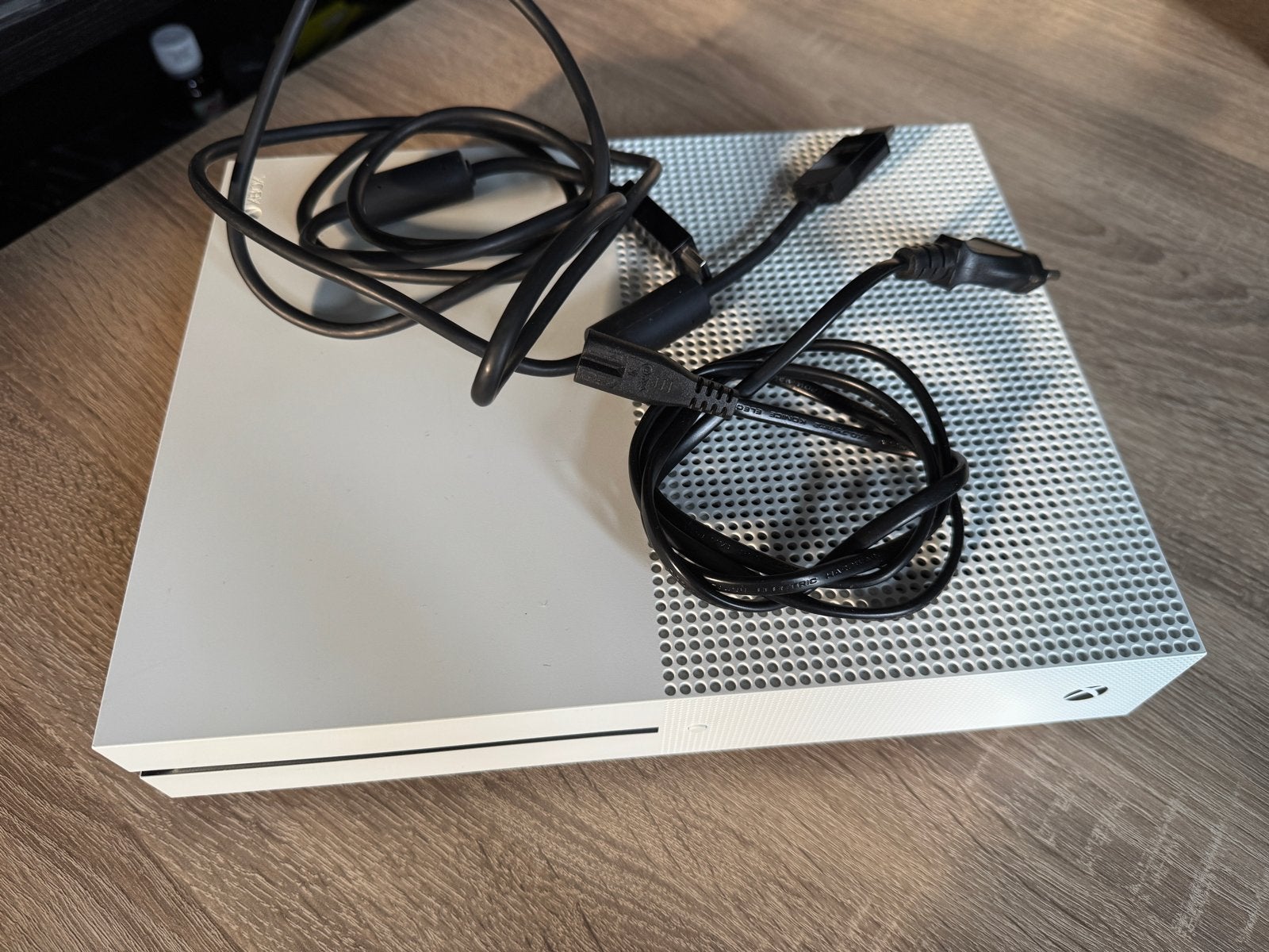 Xbox One S 500 GB met kabels, Spelcomputers en Games, Spelcomputers | Xbox One, Gebruikt, Xbox One S, 500 GB, Zonder controller