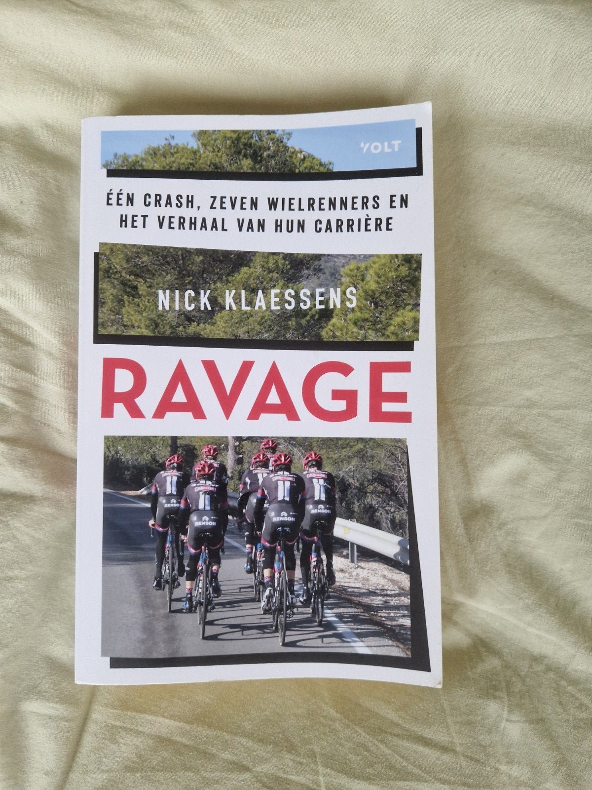 Ravage: Eén crash, zeven wielrenners en hun carrière, Ophalen of Verzenden, Zo goed als nieuw, Nick Klaessens, Lopen en Fietsen