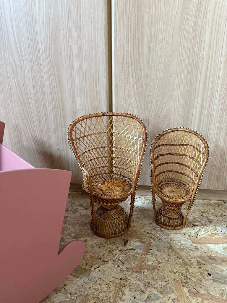 Twee rotan stoeltjes/plantenstoeltjes, Huis en Inrichting, Stoelen, Ophalen, Gebruikt, Twee, Overige kleuren
