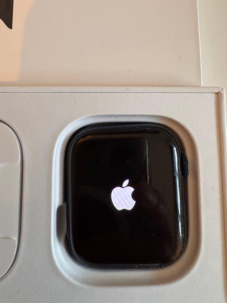 Apple Watch Series 7 45 mm GPS Midnight aluminium, Sieraden, Tassen en Uiterlijk, Smartwatches, Zo goed als nieuw, iOS, Zwart