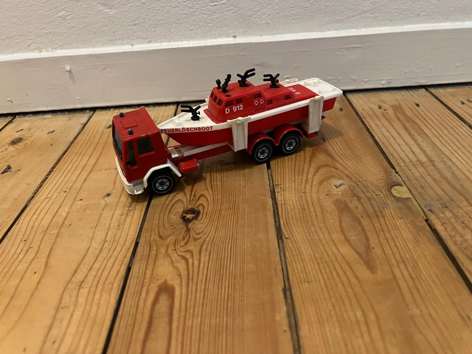 Siku Ford met Brandweerboot - Speelgoedmodel, Ophalen of Verzenden, Gebruikt, Bus of Vrachtwagen, SIKU