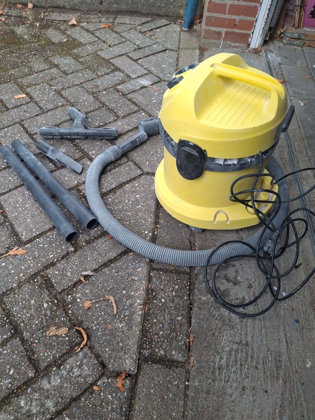 stofzuiger, Doe-het-zelf en Verbouw, Reinigingsmachines, Ophalen, Zo goed als nieuw, Waterstofzuiger