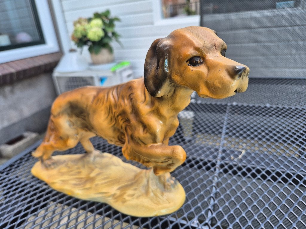 Groot porseleinen brocante jachthond beeld op massieven voet, Ophalen of Verzenden