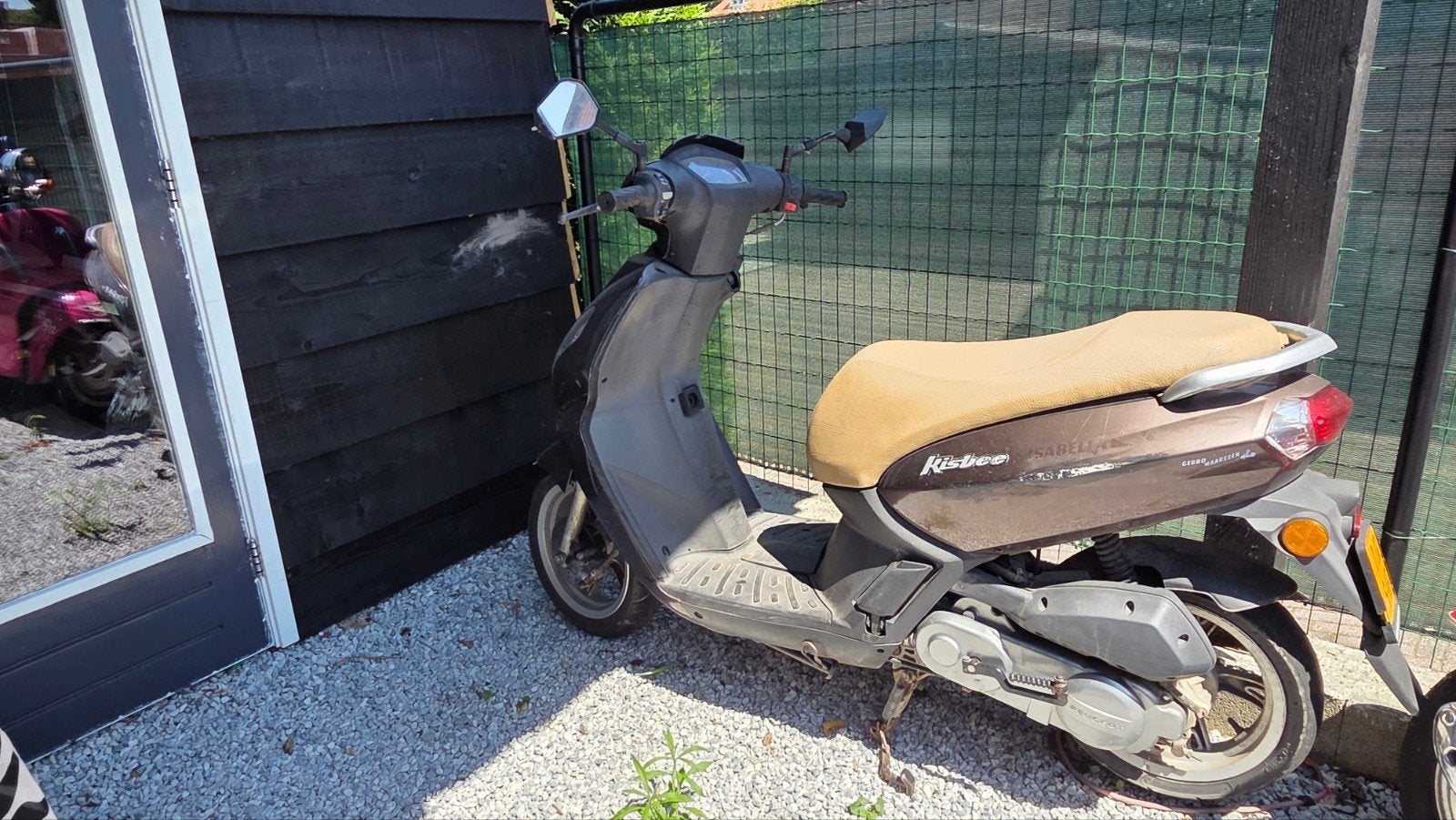 Peugeot Kisbee Scooter - Bruin/Zandkleurig Zadel, Ophalen, Gebruikt, Benzine, Overige modellen