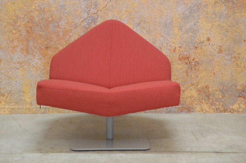 ZGAN Unieke rode stoffen Leolux Wibber design draaifauteuil