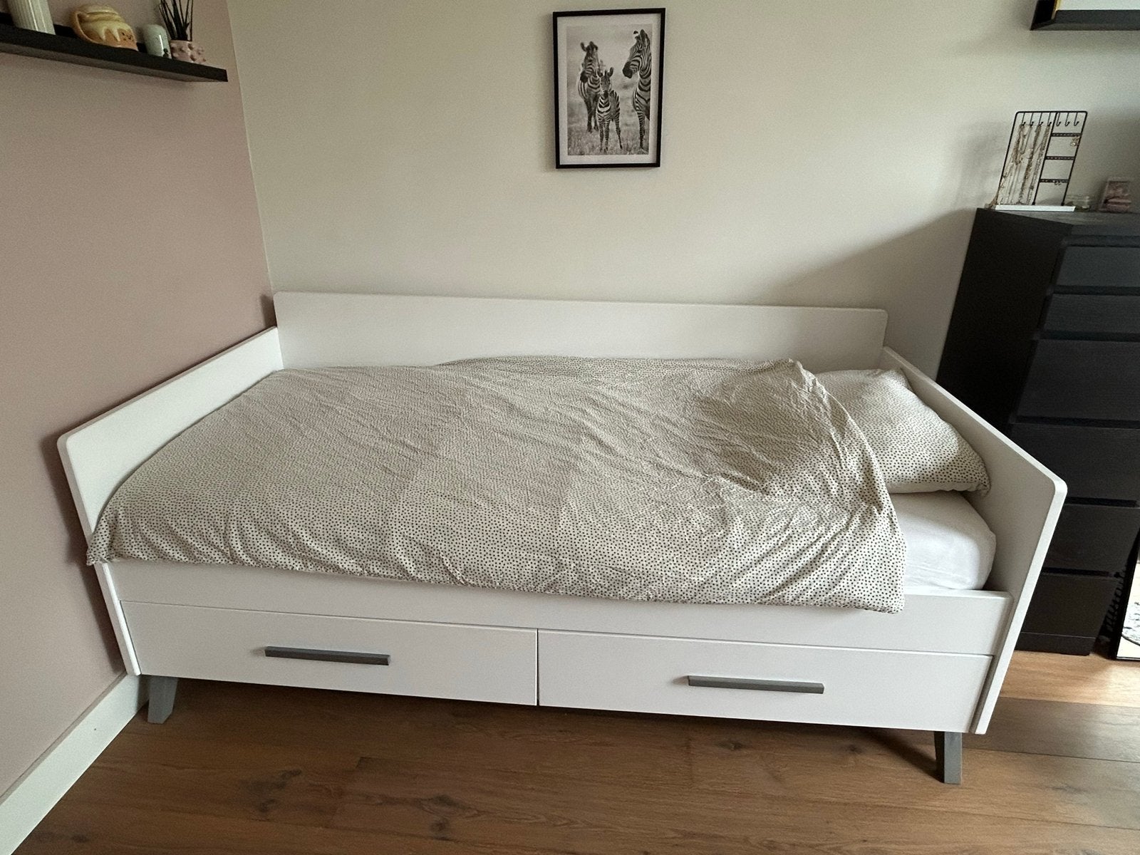 Bopita Levi bedbank: Wit eenpersoonsbed met opberglades, Kinderen en Baby's, Kinderkamer | Bedden, Ophalen, 85 tot 100 cm, Gebruikt