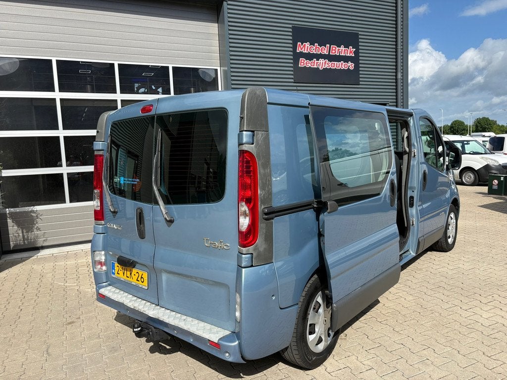 Renault Trafic 2.5 dCi L2H1 Dubbele cabine Marge, Auto's, Voorwielaandrijving, Euro 5, Gebruikt, Zwart
