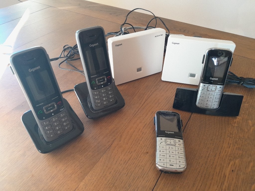2 Gigaset basisstations Dect/VoIP met 4 draadloze toestellen, Ophalen, Gebruikt, 4 handsets of meer