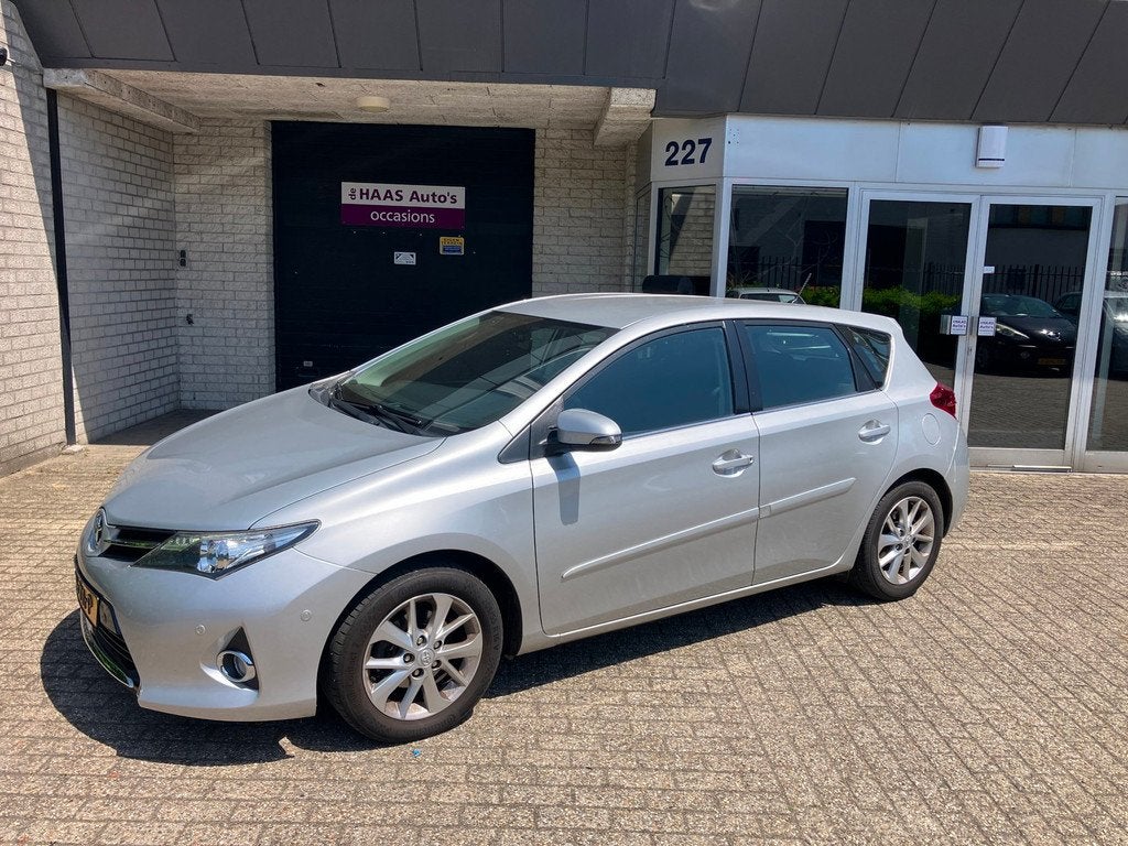 Toyota Auris 1.6 Aspiration / NIEUW MODELJAAR / ALU VELGEN /, Auto's, Toyota, Voorwielaandrijving, Euro 5, Gebruikt, Zwart