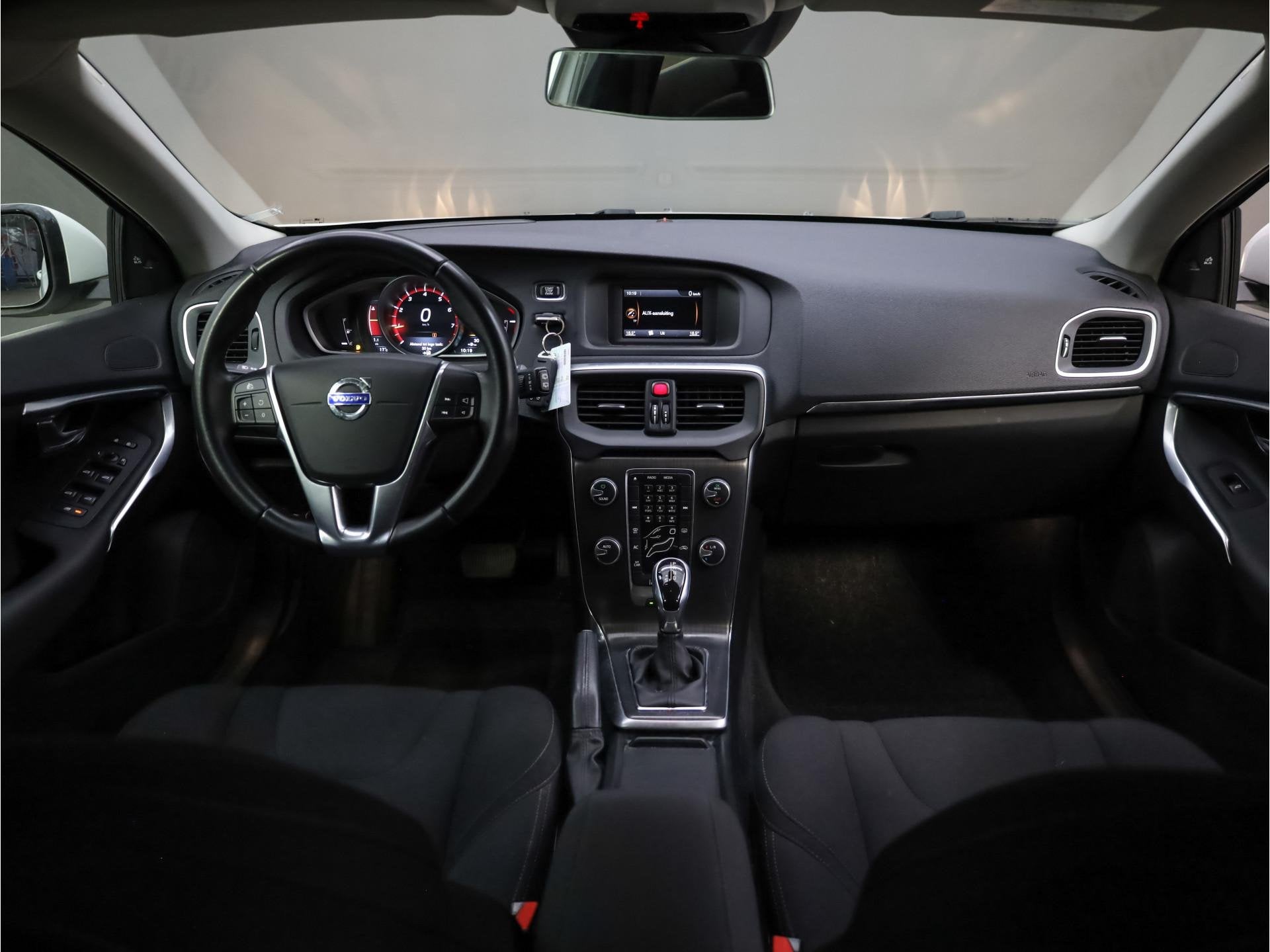 Volvo V40 1.5 T2 Kinetic Automaat |, Stof, 4 cilinders, 700 kg, Bedrijf